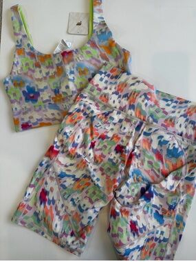 Fabletics Multicolor Abstract Print Sports Bra & Biker Shorts Set